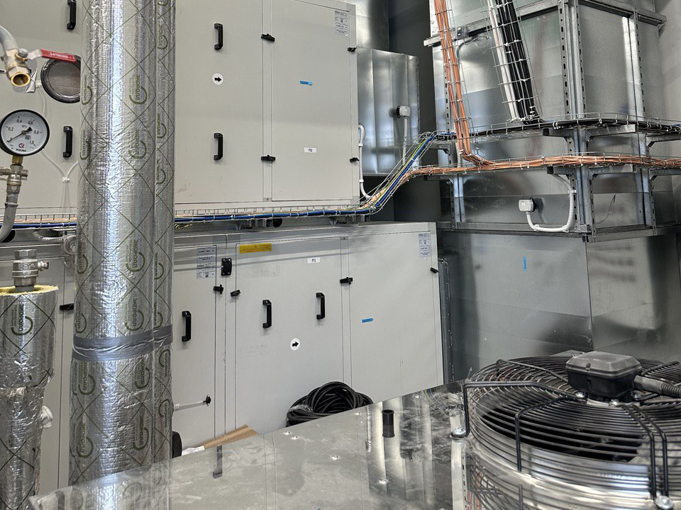 Установка системы вентиляции в помещении